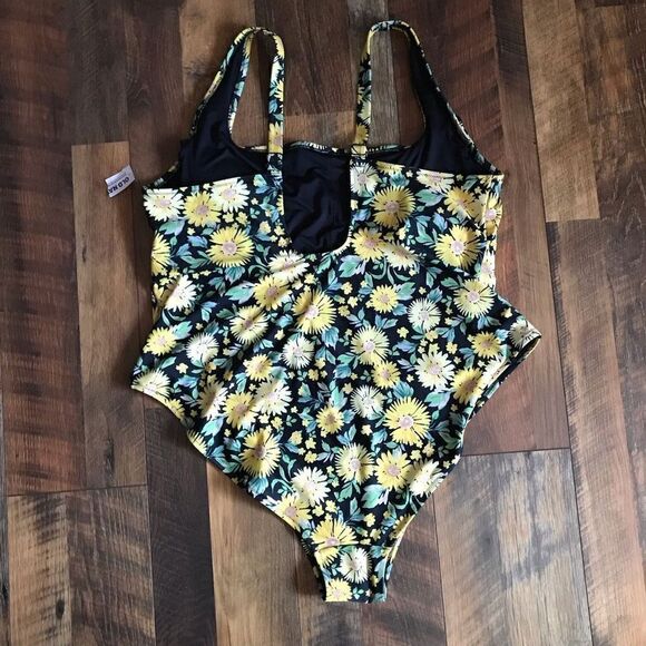 Old Navy floral one piece women’s swimsuit bathing suit Plus Size 3X New w/tags - Picture 7 of 7